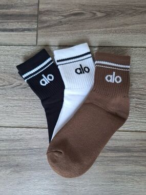 Alo Throwback socks 3 pairs brand new